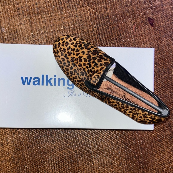 Walking Cradles Camel Leopard Print Wyatt Calf Hair Loafers Women’s Size 5.5 - Picture 3 of 10